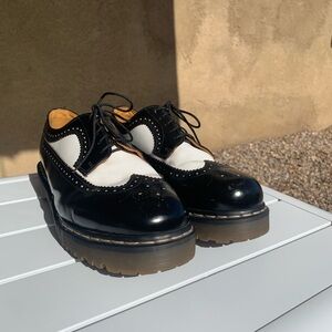 Vintage Dr. Martens black white leather wingtip Brogue Oxfords size 11